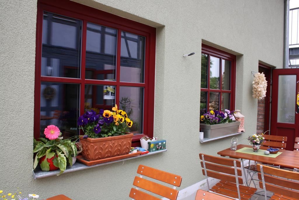 플라우에 Cafe Landart Im Thueringer Finistere 아파트 외부 사진