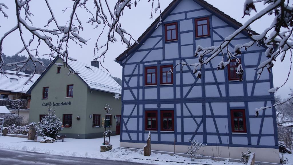 플라우에 Cafe Landart Im Thueringer Finistere 아파트 외부 사진